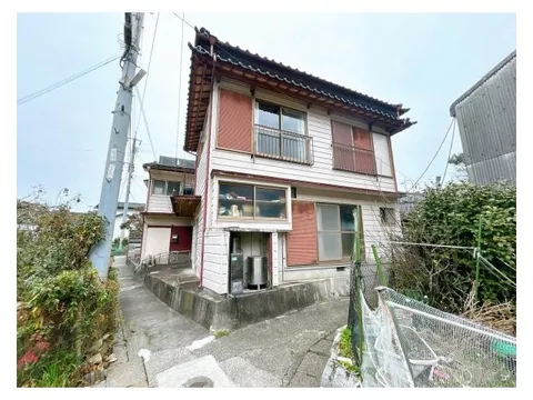 [Landslide disaster warning area, 0 parking spaces, water leakage present, reconstruction not possible] 2nd floor