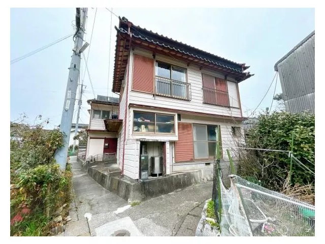 [Landslide disaster warning area, 0 parking spaces, water leakage present, reconstruction not possible] 2nd floor