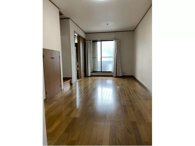 [Parking for 2 cars] Spacious 3LDK with ample storage, very well maintained interior♪ Renovation history available