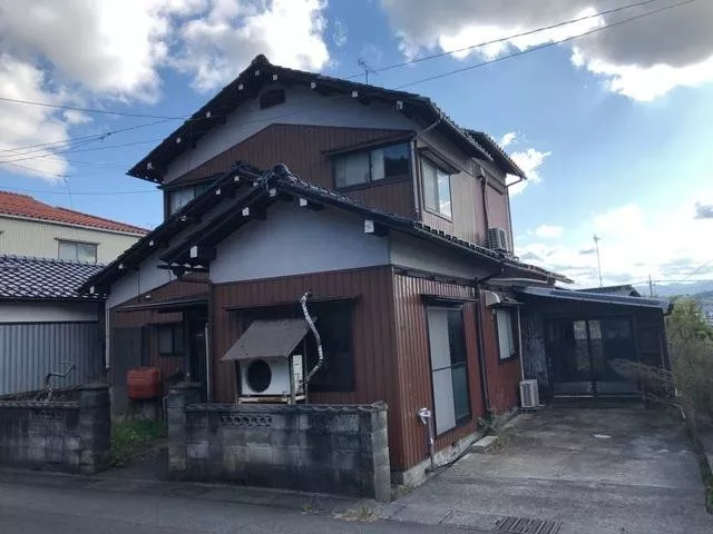 About a 5-minute drive to the Kaga Onsen Station area! Recommended for investment!