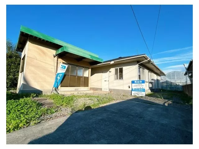 【Open House】【Currently for sale】A house built by Sekisui House. 0.1 km to National Route 322.