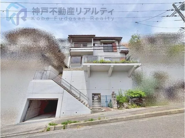 ◆Parking space available♪◆The road in front is over 6m wide, so there is plenty of room for cars to pass through♪