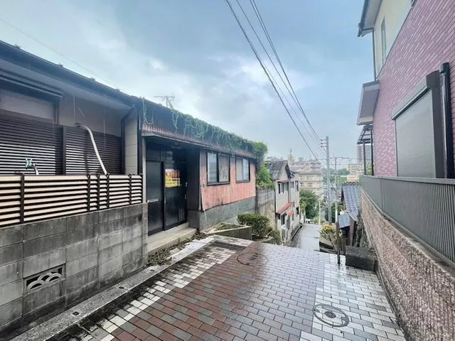○ Located on a hill, offering a great view ○ A popular single-story house☆