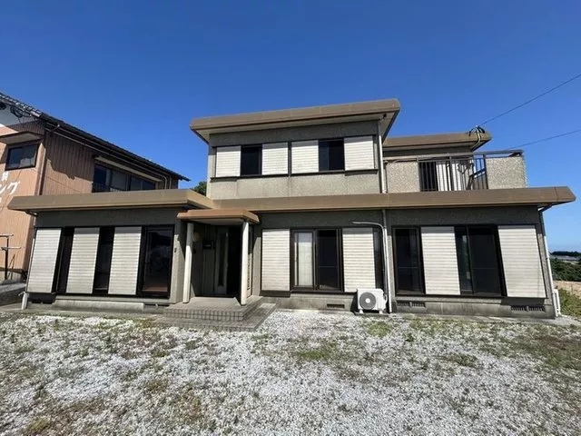 [Open House Held] [Under Renovation] Parking for 6 or more cars / Quiet residential area