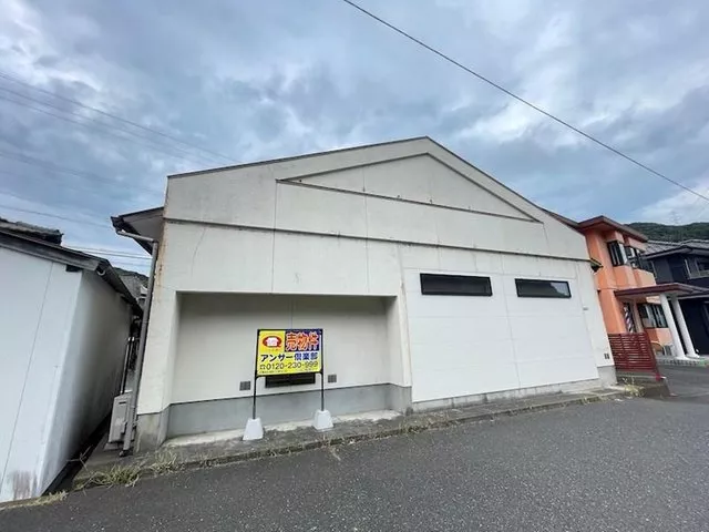 Shopping on rainy days is stress-free. Family-friendly with an inner garage ♪