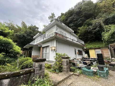 44 minutes on foot from Tsuyama Line "Tsuyama" Station