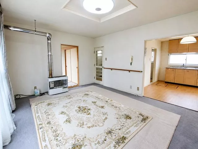 A green living environment within walking distance of Hiraoka Park♪ A southwest-facing 4LDK house with great sunlight♪