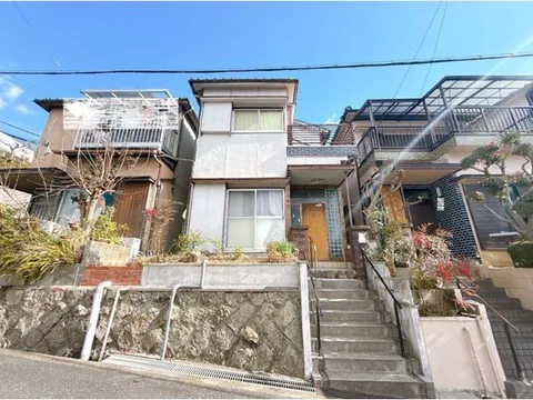 18 minutes on foot to Ikoma Station! 4DK with storage◎ Good view due to elevated land above the road♪