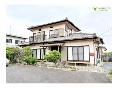 Custom-built home with attention to detail, renovated property♪ Parking for more than 5 cars available!