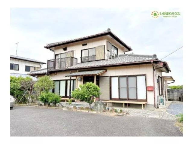 Custom-built home with attention to detail, renovated property♪ Parking for more than 5 cars available!