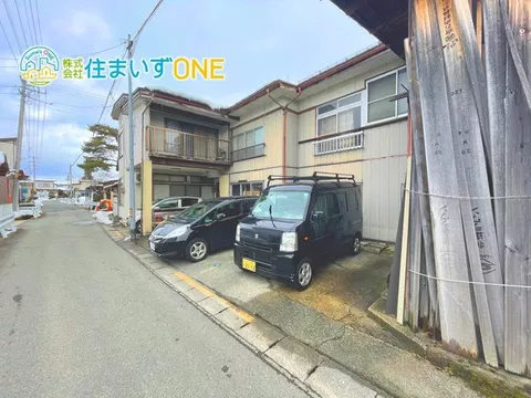 Over 100 tsubo of land! A house with a workshop!
