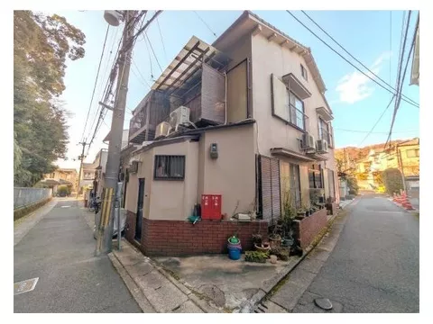 ■ You can achieve a calm lifestyle in a quiet residential area ■ Southeast corner lot