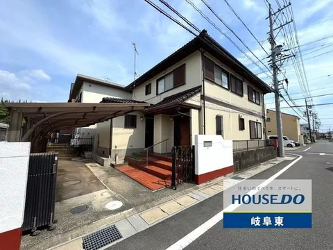 Spacious 5LDK layout design! Plenty of storage, suitable for families. Parking for 2 cars available.