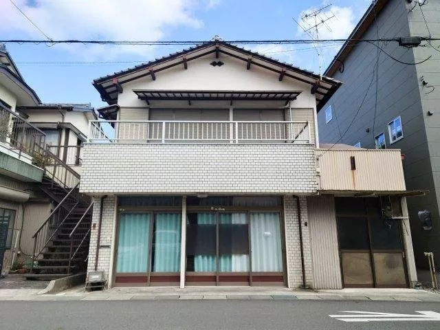 ▼6DK▼Southwest facing▼Doma▼Japanese-style room▼Storage room▼Garden▼Ample storage▼Less than a 5-minute walk to the bus stop
