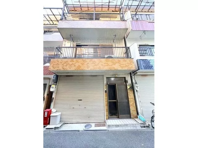 4DK with plenty of rooms! Solid steel-framed three-story building