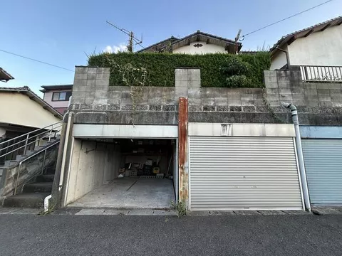 19 minutes on foot from JR Kagoshima Main Line "Komorie" Station [Bus available] 5 minutes on foot from Nagakuro bus stop