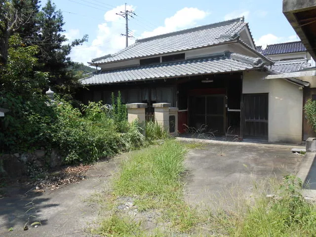 2F 9DK in Komuro, Ichikawa-cho, Kanzaki-gun, Hokkaido

900,000 yen