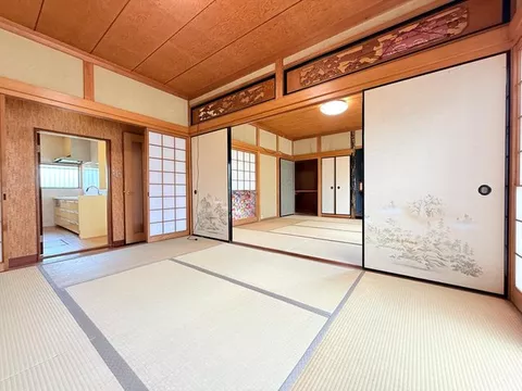 ／ A 6LDK house with a garden and storage ／ Spacious land of about 100 tsubo! It is an all-electric house
