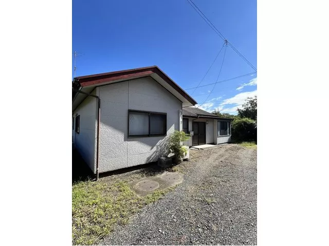 A spacious single-story home with good sunlight in a nature-rich living environment♪