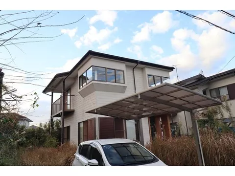 About 15 minutes by car to the sea! Parking for 2 cars available! Great for investment!