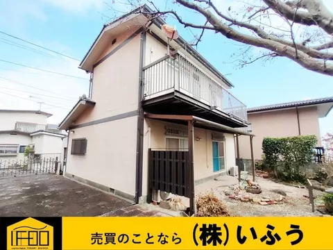 Quiet residential area! Close to schools, a safe location for families with children! South-facing garden!