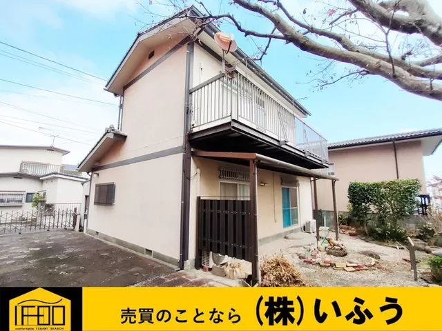 Quiet residential area! Close to schools, a safe location for families with children! South-facing garden!