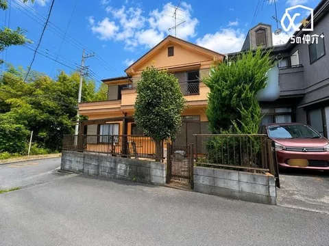 ■Corner lot with garden■Good sunlight exposure, exterior wall painting history available - Image 1