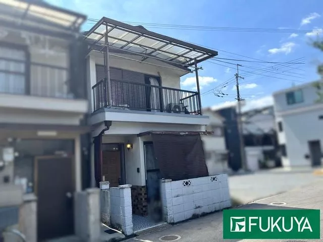 Renovated in June 2010! Since it is vacant, you can view it at your leisure!