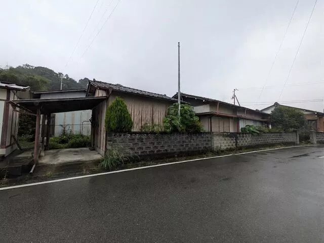 Yoshinogawa City, Yamakawa Town, Kawada (Awa-Yamakawa Station), single-story building, 6LDK