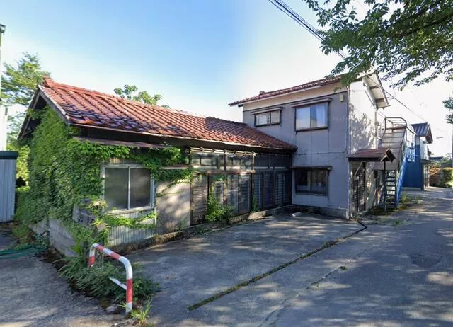 Nanto City Fukumitsu (Fukumitsu Station) 2-story 8DK
