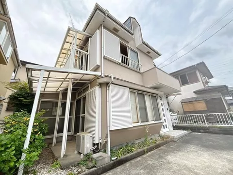 [A detached house located in a quiet residential area. Renovation proposals available for additional costs.]