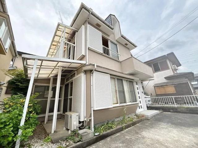 [A detached house located in a quiet residential area. Renovation proposals available for additional costs.]