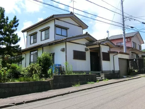 ◆ 5DK house with an inner garage for 1 car♪