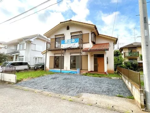 [Open house held] [Interior and exterior renovation implemented] Parking for 3 cars in parallel / water area replacement / south road