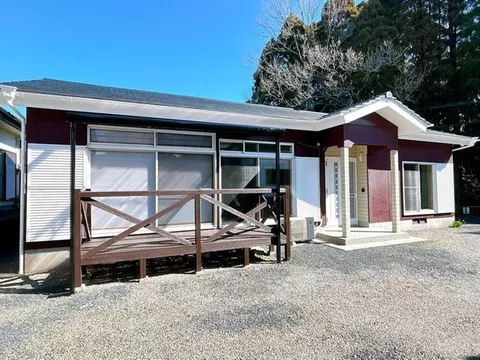 [Open House] [Renovated] Single-story with 15-tatami LDK. Parking for 4 regular cars available.