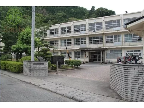 Spacious land of approximately 124 tsubo with an open feel, all rooms are over 6 tatami mats, 3LDK with a loft. - Image 3