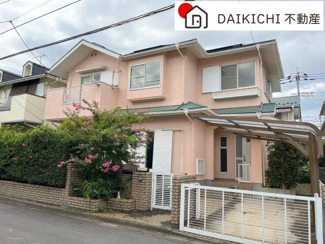 All rooms facing south♪ Bright and open 4LDK! Equipped with solar panels and storage batteries♪