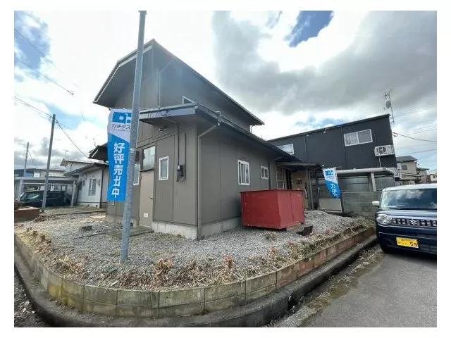 [Open House] Interior and exterior renovations planned / Parking for 3 cars available / Front road width 6m / Kaga City