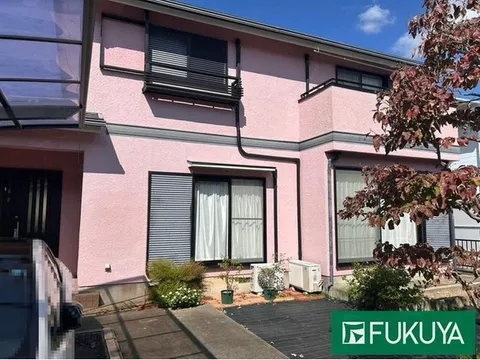 ◆ Parking space for 2 cars available (1 carport) ◆ South-facing balcony ◆ All-electric