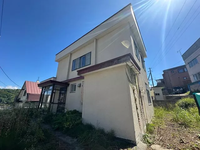 This property is suitable for renovation materials.