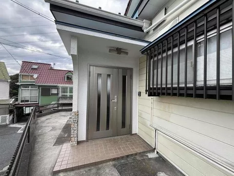 Hirazaku 5-chome, Yokosuka City (Kinugasa Station) 2-story building 4LDK