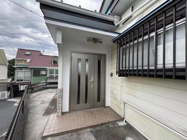 Hirazaku 5-chome, Yokosuka City (Kinugasa Station) 2-story building 4LDK