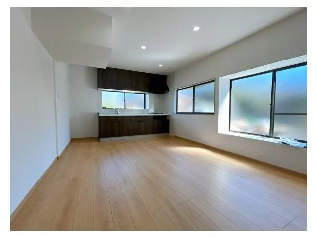 【Open house held】【Full interior and exterior renovation completed】Western-style two-story house / 3LDK / Parking for 2 cars