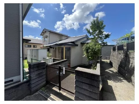 Very popular! Oono Elementary and Junior High School area ◎ Conveniently allows for 3 tandem parking spaces on the property!