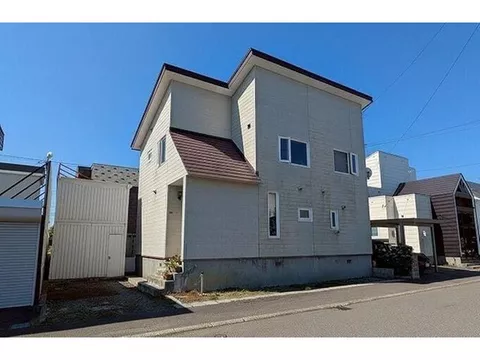 7 minutes on foot from JR Shinoro Station! Spacious 5LDK on a 63-tsubo lot. A home perfect for DIY with a storage room.