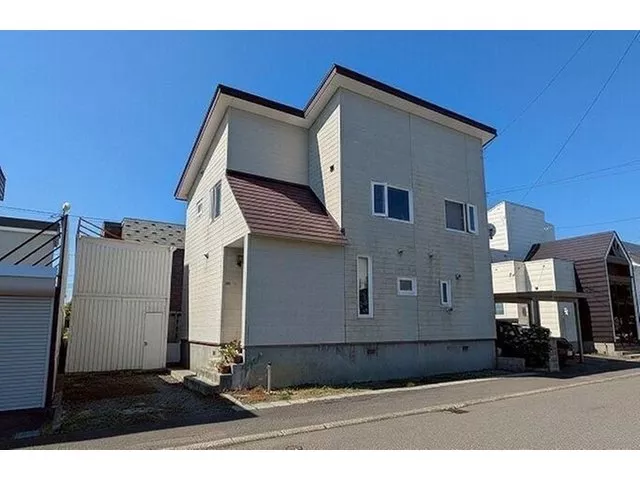 7 minutes on foot from JR Shinoro Station! Spacious 5LDK on a 63-tsubo lot. A home perfect for DIY with a storage room.