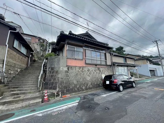 ○ Popular single-story home. ○ There are supermarkets and shops within walking distance!