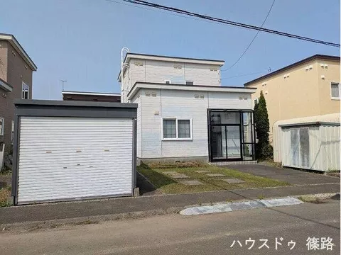 Land over 68 tsubo × 8m public road facing southeast! Parking for 2 cars available! Spacious 17.8 tatami LDK