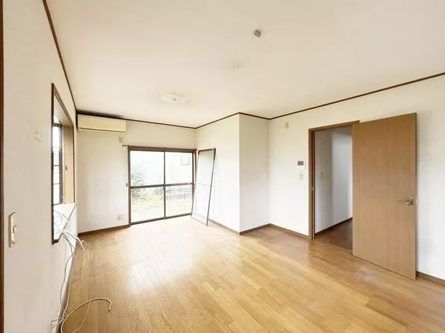 25 minutes by bus from JR Nemuro Main Line "Kushiro" Station, 5 minutes on foot