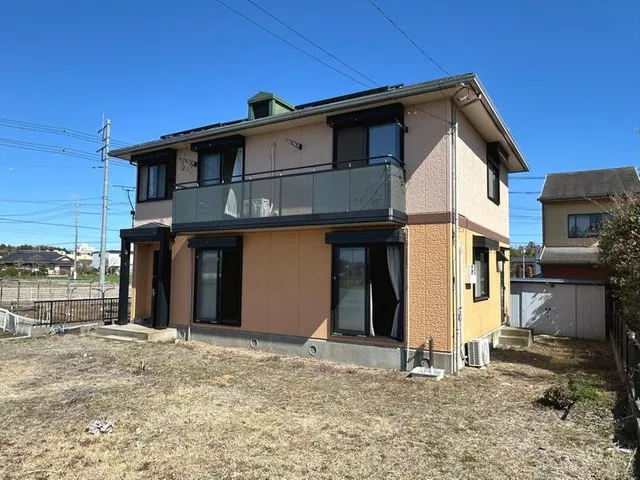 Constructed by Daiwa House. Equipped with a 2.75 kW solar power generation system.